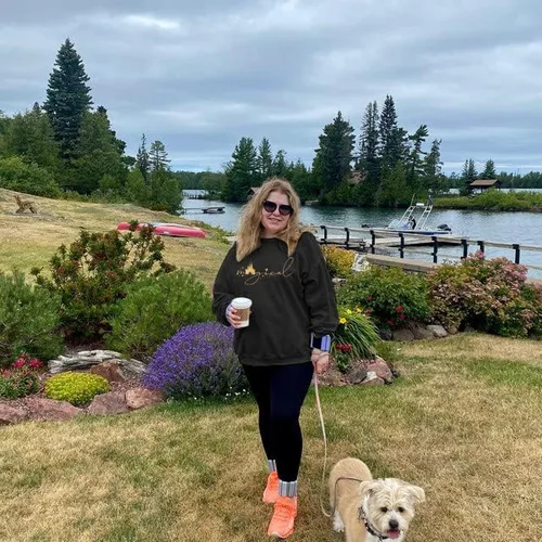 Vista 4 de UNIQUENOE - Sudaderas con diseño de Reino mágico para mujer camiseta mágica para vacaciones familia camiseta de manga corta con estampado de castillo