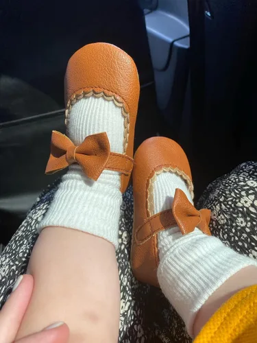 Vista 3 de Oamico Mary Jane - Zapatos planos de goma antideslizantes con lazo para niñas y bebés, zapatos de vestir de princesa para recién nacidos