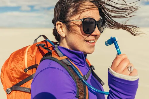 Vista 7 de Gregory Mountain Products Juno 24 H2O Mochila de hidratación para mujer, color azul laguna