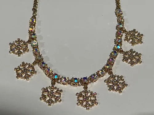 Vista 7 de Betsey Johnson Collar con colgante corto de ciervo