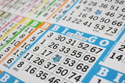 Vista 2 de Libros de bingo – 1 cara, 10 páginas cada uno, 100 libros de juegos desechables – Hojas de papel reciclable para marcador para personas mayores