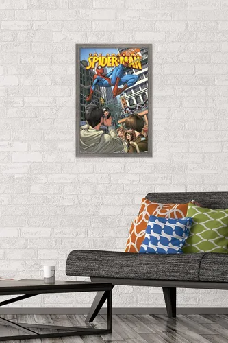Vista 2 de Trends International Marvel Comics Spider-Man - Póster de pared definitivo, 14.725 x 22.375 pulgadas, versión enmarcada de madera de granero