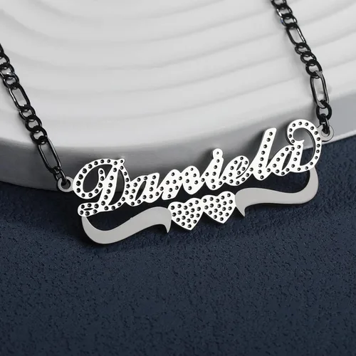 Vista 2 de Drawelry Collar con nombre personalizado de dos tonos con placa de oro de 18 quilates, chapado en doble corazón, placa con dije de placa de nombre