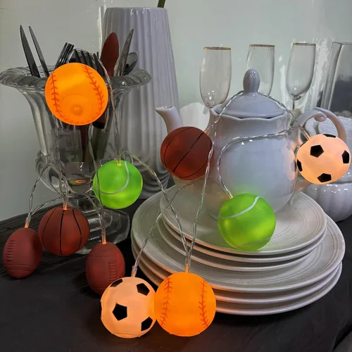 Vista 4 de 10 bolas deportivas de 5.4 ft de largo, funciona con pilas, con forma de fútbol, luces LED de noche para Halloween, Navidad, Acción de Gracias