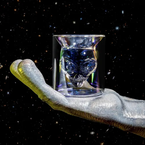 Vista 4 de Dragon Glassware Vasos de bebida Alien – Juego de 2 vasos de 7 onzas con diseño único de doble pared gris inspirado en alienígenas de Área 51