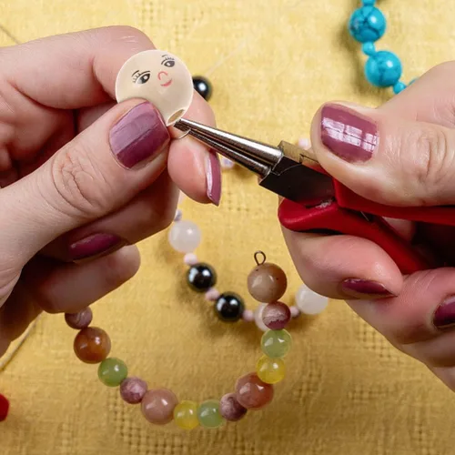 Vista 8 de MAGICLULU 50 cuentas de madera con cara sonriente, bolas de cara natural, cuentas de madera para hacer joyas, pulseras, collares, como se muestra