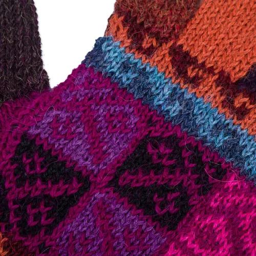 Vista 4 de NOVICA Guantes de alpaca hechos a mano artesanalmente multicolor de Perú, accesorios de lana con estampado "patchwork peruano en magenta", Varios