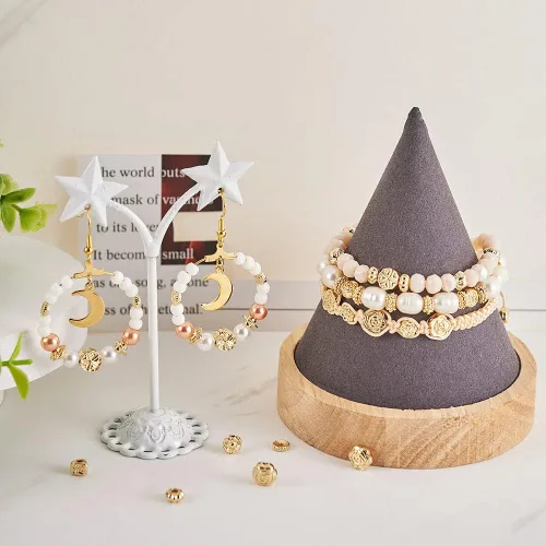 Vista 3 de KISSITTY 84 cuentas espaciadoras chapadas en oro de 14 quilates para hacer joyas, cuentas triangulares de calabaza, espaciadores de metal
