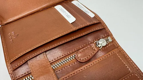 Vista 6 de DiLoro Cartera plegable de cuero genuino de grano completo con bloqueo RFID para hombre con moneda de identificación y compartimento seguro