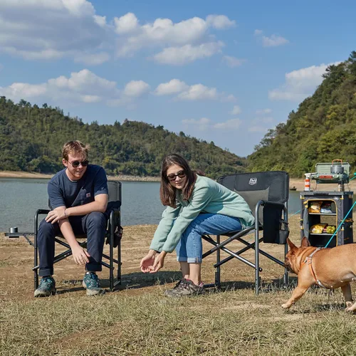 Vista 2 de TIMBER RIDGE Silla de campamento ligera de gran tamaño, silla de directores de aluminio con mesa auxiliar para campamento al aire libre, césped