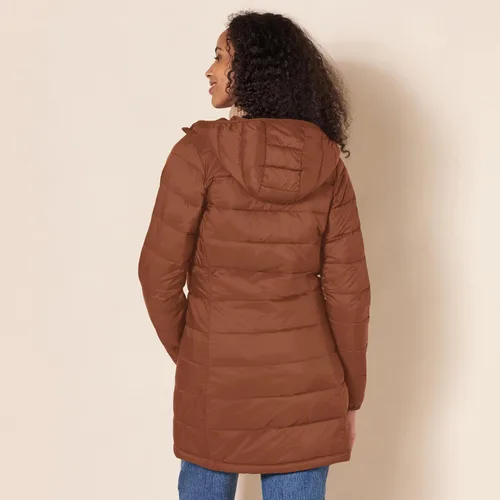 Vista 41 de Amazon Essentials - Abrigo acolchado, ligero y resistente al agua con capucha para mujer, disponible en talla extragrande