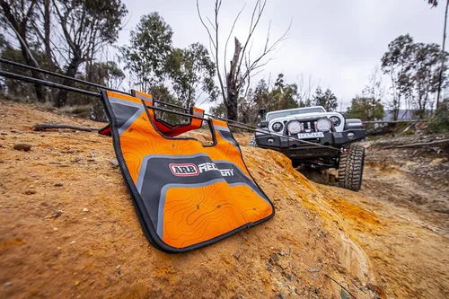 Vista 8 de ARB Kit de recuperación RK9A Premium para cualquier aventura todoterreno, el equipo de recuperación 4x4 más completo incluido en una caja a todo