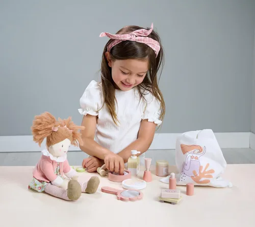 Vista 5 de Tender Leaf Toys - Set de Retiro de Spa - Set de Juguetes de Juego de 20 Piezas de Madera para Simular el Cuidado Personal con Bolsa de Cordón