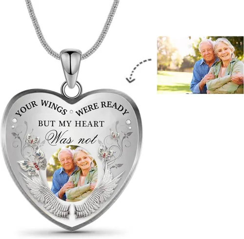 Vista 3 de Drawelry Collar conmemorativo personalizado con foto, dije personalizado con foto y alas de ángel, cadena de plata de ley con placa para mujeres