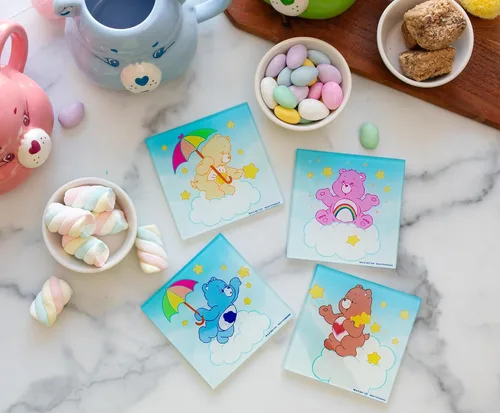 Vista 2 de Silver Buffalo Care Bears - Juego de 4 posavasos de cristal con oso animador, oso gruñón, oso tierno y oso Funshine, 5 x 1.5 x 4.5 pulgadas