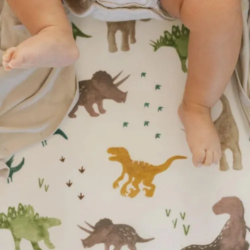 Vista 4 de Little Unicorn Sábana de cuna de punto elástico prémium Súper suave con elasticidad óptima (Dino Pals)