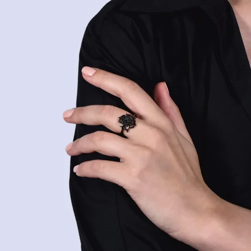 Vista 5 de Enchanted Disney Fine Jewelry - Anillo de plata de ley con rodio negro sobre rodio negro tratado de 14 quilates con diamante redondo negro maléfico