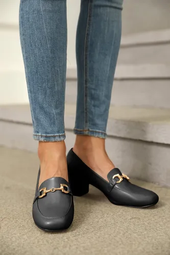 Vista 4 de Zapatos de tacón bajo de cadena para mujer, tacón grueso, cuadrados, puntera cerrada, cómodos, de cuero, elegantes, casuales, para fiestas, trabajo