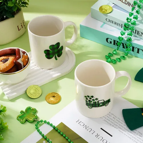 Vista 4 de Whaline Juego de 2 tazas del Día de San Patricio de 12 onzas con diseño de trébol a cuadros de búfalo para café, tazas de cerámica irlandesa a