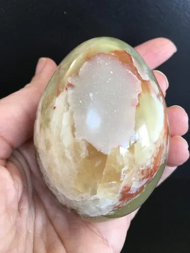 Vista 3 de Ónix natural con bandas de arco iris de 2.5 pulgadas, forma de huevo, piedra de cristal curativo, mineral