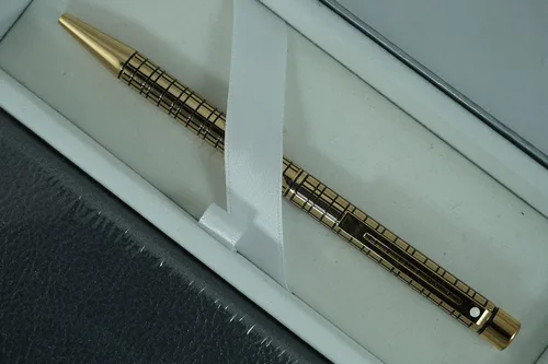 Vista 4 de Sheaffer Cross Rare Made in the USA Signature Targa Diamond Medici Crosshatched Bolígrafo de barril de oro de 22 quilates y diario a juego
