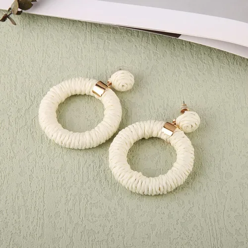 Vista 2 de Aretes de rafia para mujer, aretes bohemios, hechos a mano, trenzados, aretes colgantes