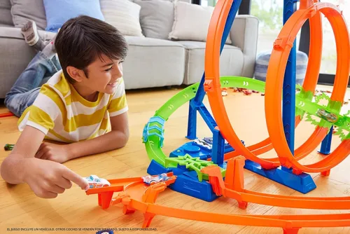 Vista 2 de Paquete de Hot Wheels Epic Crash Dash, zonas de choque, fácil de guardar + Hot Wheels Track Creator Deluxe 25 pies de pista y conectores + 10