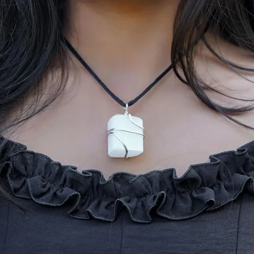 Vista 3 de Colección de collares curativos de cristal natural - Colgantes de piedra genuina para yoga, meditación y vida consciente, Mediana, Acero inoxidable