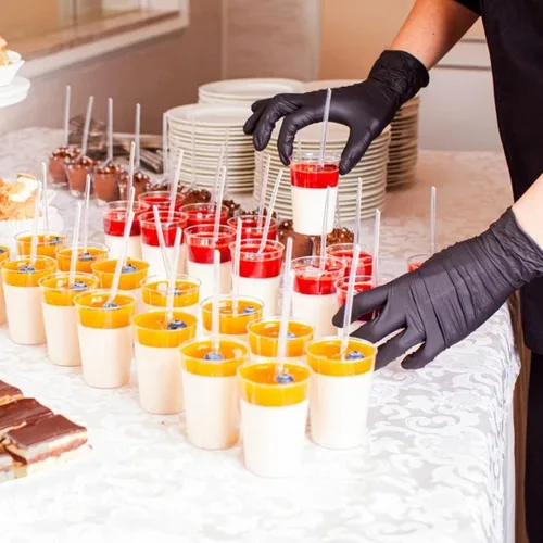Vista 7 de Zezzxu Paquete de 50 vasos de postre de 3 onzas con cucharas, mini vasos de tiro para postres, pequeños vasos de plástico para servir aperitivos