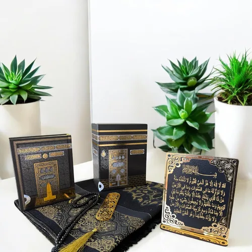 Vista 2 de SAIKA Alfombra de oración musulmana, juego de regalo islámico, corán árabe completo de terciopelo, elegante caja de diseño de Kaaba, tablero de mesa