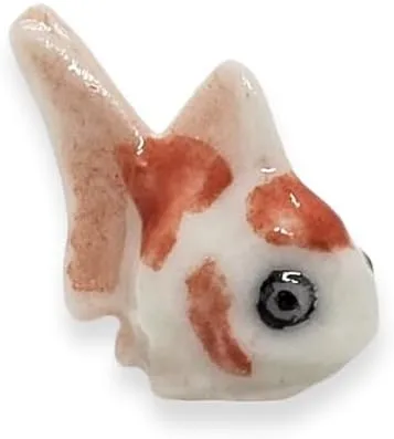 Vista 6 de WitnyStore Pequeña figura de pez oranda blanco y naranja – Miniatura hecha a mano de cerámica Ryukin Fantail dorado pez acuario animales de acuario