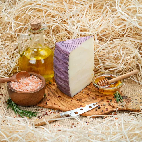 Vista 2 de Cuña de Cabra al Vino Español - 1 lb / 454 g - Murcia Al Vino Flor de Oro