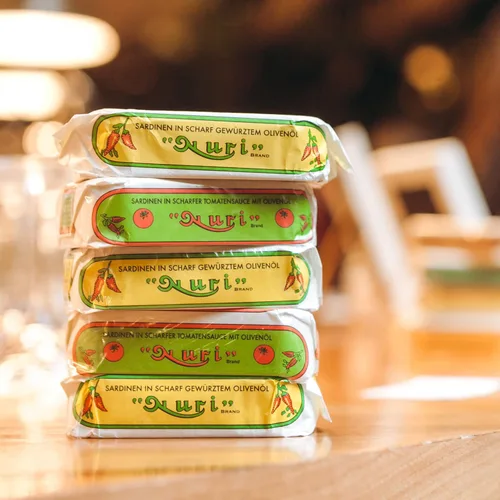 Vista 3 de NURI Sardinas portuguesas en salsa de tomate - paquete de 10 - (latas de 4.4 onzas)