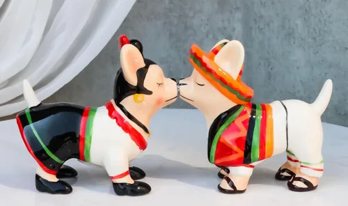 Vista 8 de Ebros Chi Chi Chi Kissing Mexicano Chihuahua Mascota Perro con sombrero y serape pareja salero y pimentero Set de figuras de cerámica para fiesta