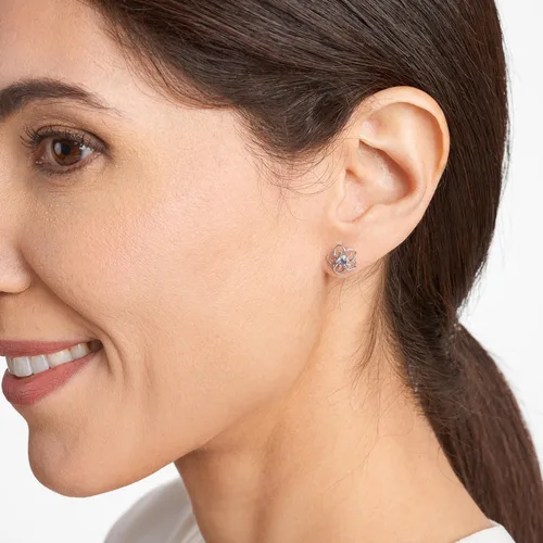 Vista 2 de Tienda Essentials Sterling Silver Sky Flower Stud Earrings (previously Tienda Collection)