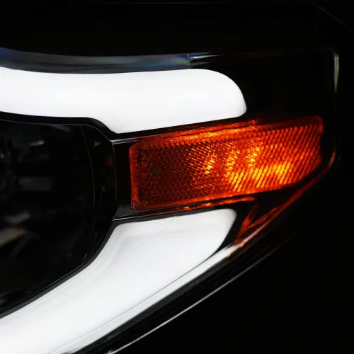 Vista 6 de 7422452258250 Compatible con Toyota Tundra SR / SR5 / Limited/TRD PRO DRL 2014-2021 - Tira de luces LED con reflector ámbar