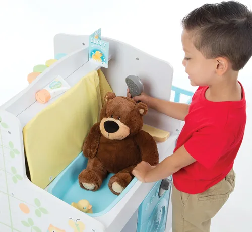 Vista 7 de Melissa & Doug Centro de actividades de cuidado de bebé Mine to Love para muñecas - Cocina, Guardería, Baño-Cambio