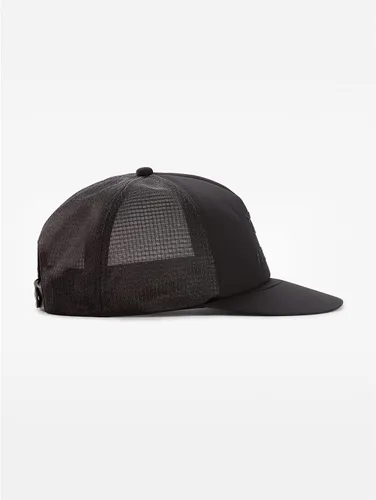 Vista 5 de Arcteryx Gorra de camionero de ala plana con logotipo Camionero de rendimiento de ala plana