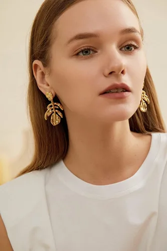 Vista 4 de BUEMMR Aretes colgantes gruesos chapados en oro de 14 quilates, aretes brillantes y delicados para mujer, Oro amarillo, No es una piedra preciosa