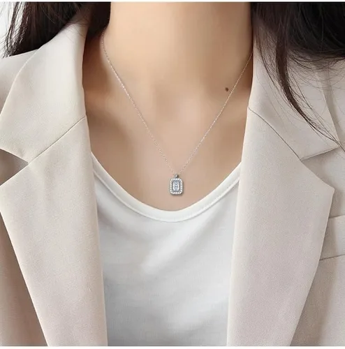 Vista 5 de Rnivida Collar con colgante de circonita cúbica de acero inoxidable para mujer, cadena ajustable de 16+2 pulgadas