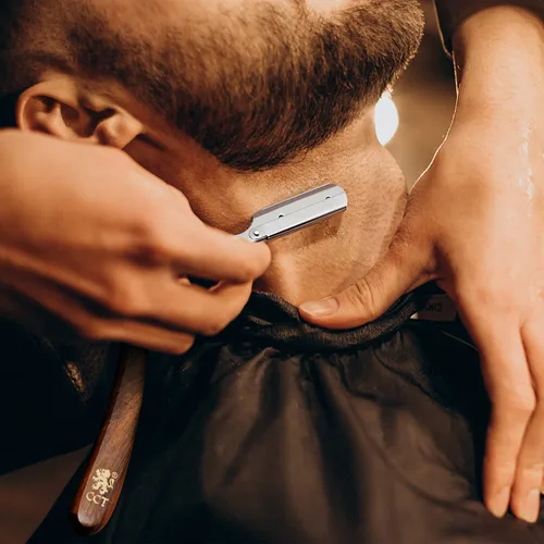 Vista 5 de The Cambridge Cutthroat Cut Throat Razor Kit Missanda Hardwood & Stainless Steel Professional Barber Razor, Premium Single Blade Straight Edge