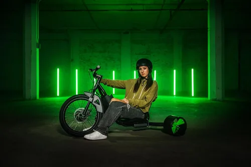 Vista 8 de Huffy Triciciclo eléctrico verde de 36 V, hasta 15 MPH, a partir de 14 años