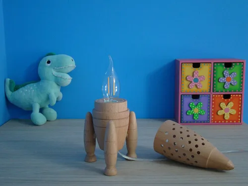 Vista 2 de Lámpara de cohete espacial, lámpara de madera cohete para niños