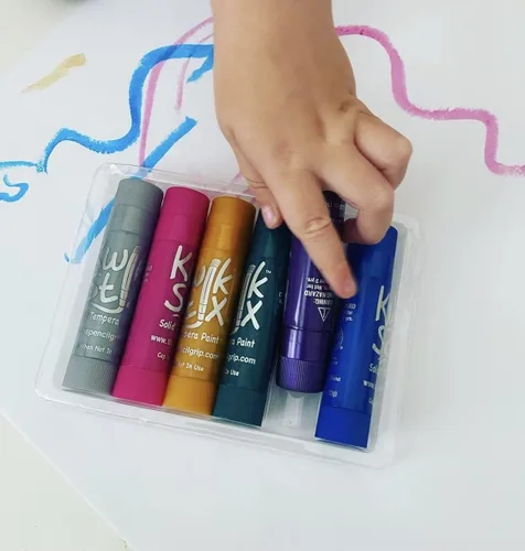 Vista 8 de Kwik Stix - Varillas de pintura de témpera sólidas, 72 colores metálicos, barras de pintura lavables, secado súper rápido, no tóxicas, sin