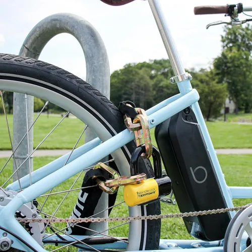 Vista 3 de Kryptonite Candado de bicicleta de cadena de acero de 0.551 in de largo con llaves, bloqueo de disco de 0.591 in y cable de seguridad de acero