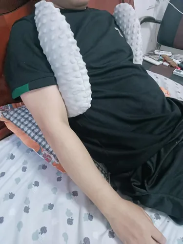 Vista 2 de Almohada de apoyo para debajo del brazo, almohada para mastectomía, almohada postoperatoria para lactancia, utilizada para reposo en cama a largo