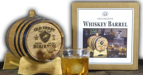 Vista 3 de Barril decorativo de roble bourbon de 2 litros con soporte de madera, Bung y espita – Barril de exhibición solo – Mini barril de whisky de 2 litros