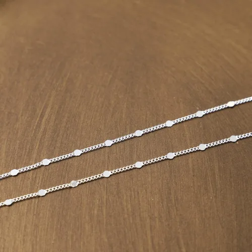 Vista 5 de BERISO Gargantilla satélite chapada en oro de 14 quilates, cadena de 3 cuentas azules, collar de cadena brillante con corazones abiertos, cadena