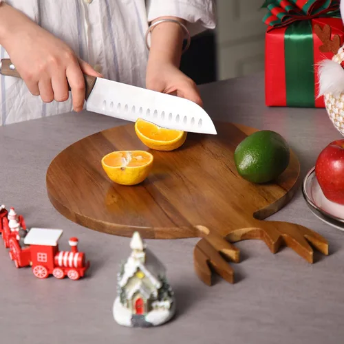 Vista 5 de Uiifan 2 Piezas Tablas de Cortar en Forma de Árbol de Navidad Tablas de Charcutería de Navidad con Mango de Cuerno Bandeja de Servir de Madera