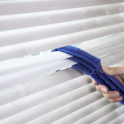 Vista 5 de Hiware Limpiador de Persianas de Ventana Cepillo Plumero con 5 Fundas de Microfibra - Herramientas Limpiadoras de Persianas para Contraventanas